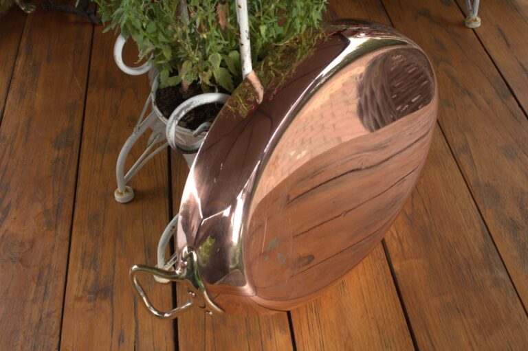 Zo krijg je een aangekoekte pan weer helemaal schoon